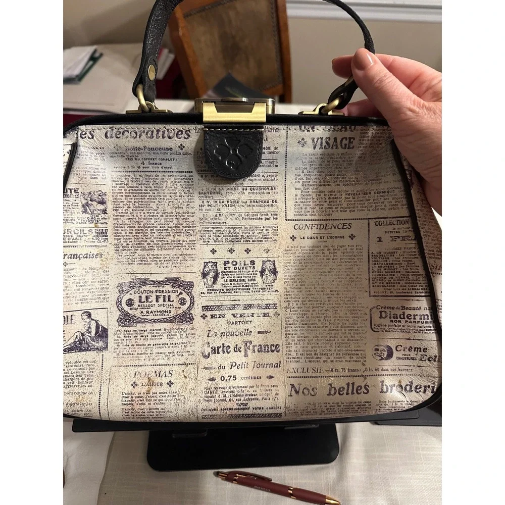 Patricia Nash Newspaper Print Leather Frame Satchel Doctor Bag P374245